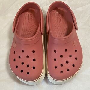 CROCS Platform Slip-one Size J/M4 or W6